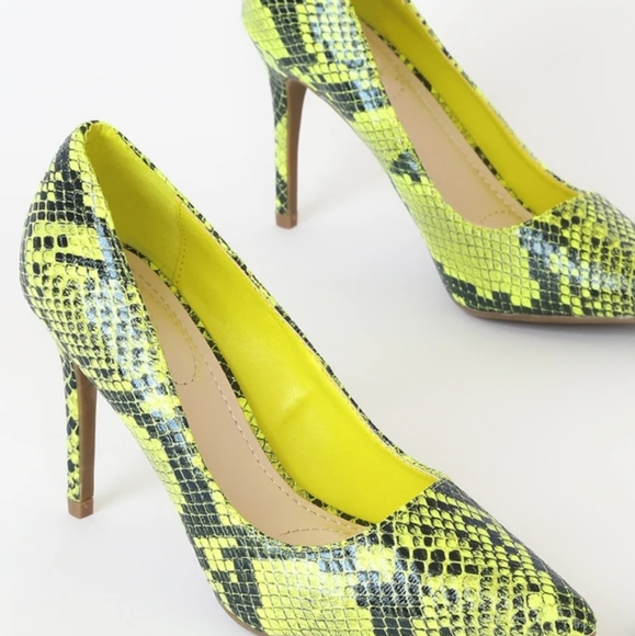 Lulu's Mo Neon zyellow Snake Pointed Toe Pumps - Picture 7 of 7